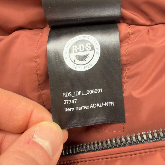 Mackage Women's Sz Small Adali-NFR 90% Duck Down, 10% Feathers Duck Down Puffer - Picture 4 of 8